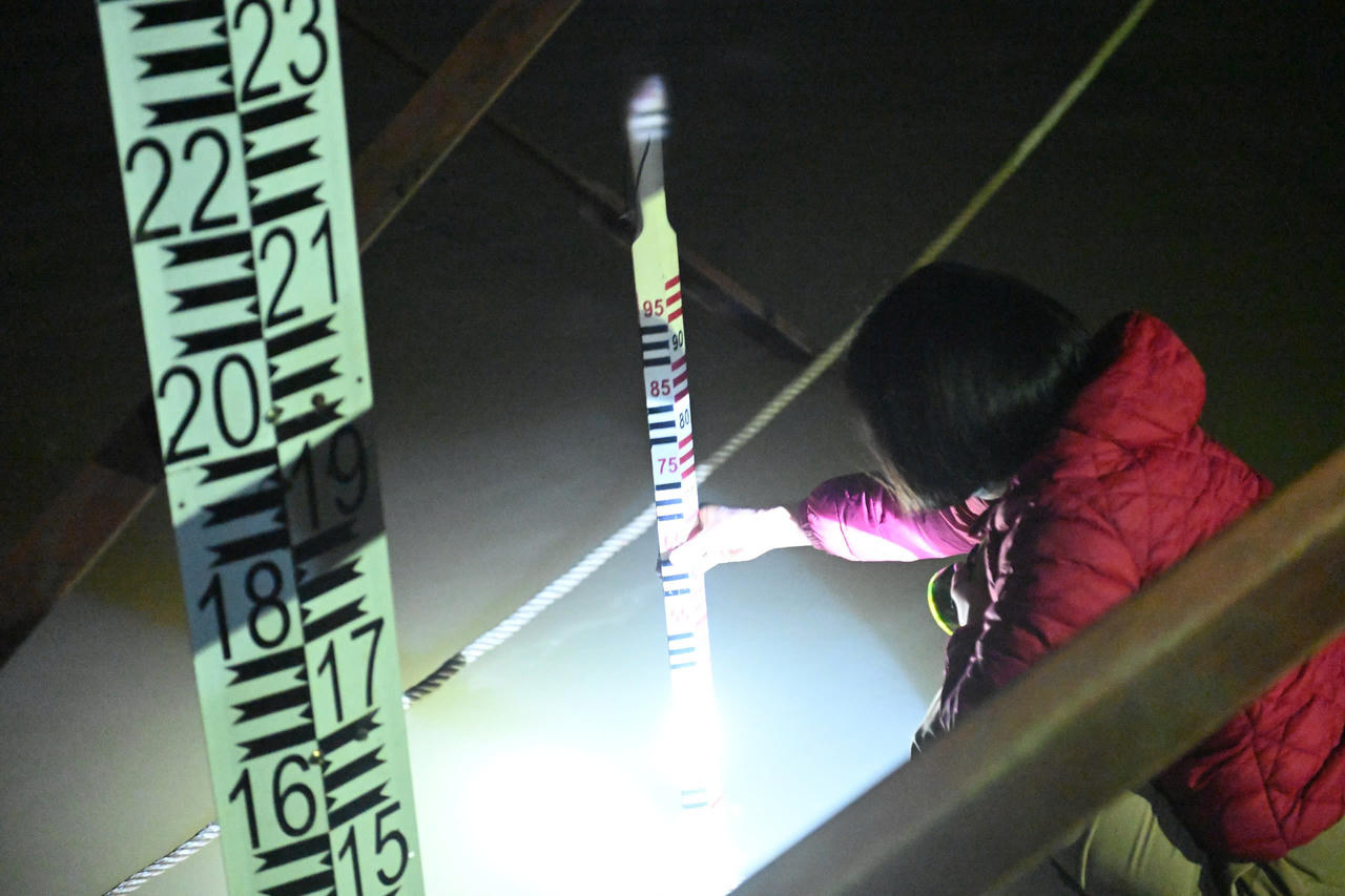 Thức với sông Hồng