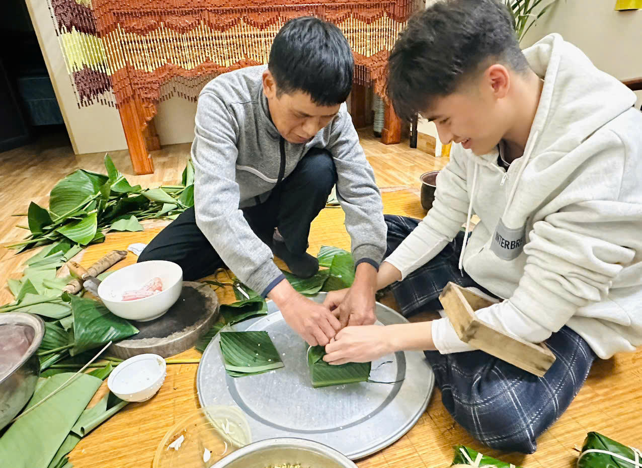 Người trẻ tô thêm sắc màu sáng tạo cho bức tranh Tết cổ truyền