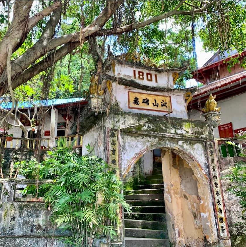 Khám phá 3 ngôi đền cổ linh thiêng bậc nhất xứ Tuyên