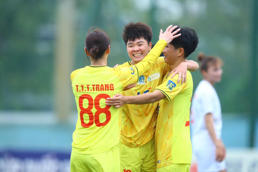 'Người đặc biệt' của bóng đá nữ Việt Nam