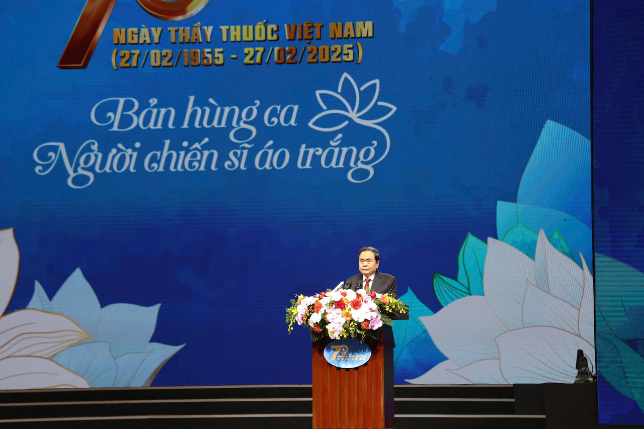 Không ngừng nỗ lực xây dựng nền y tế 'khoa học, dân tộc và đại chúng'