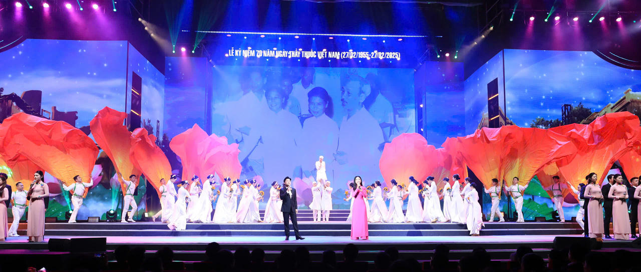 Không ngừng nỗ lực xây dựng nền y tế 'khoa học, dân tộc và đại chúng'