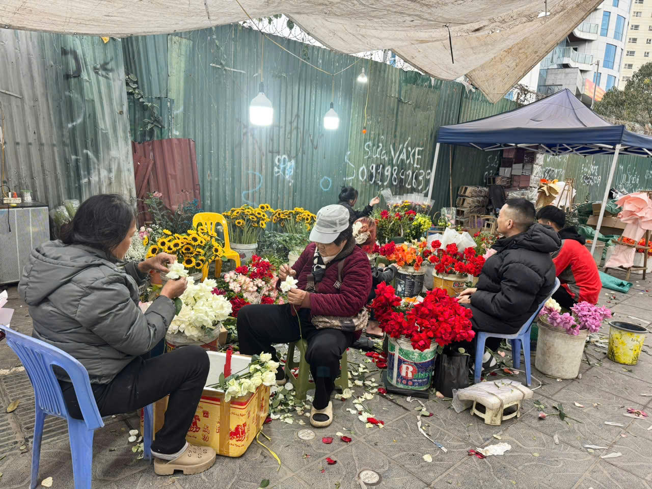 Thị trường hoa tươi 8/3 sẵn sàng chờ cao điểm mua sắm