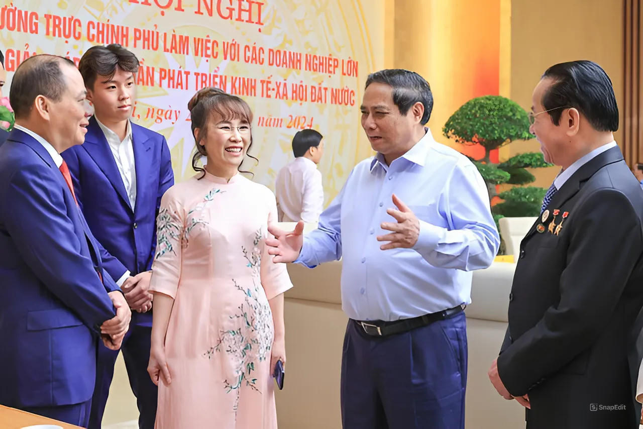 Phụ nữ Việt Nam góp phần xây dựng tầm vóc dân tộc