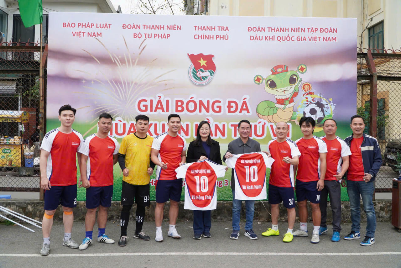 Báo Pháp luật Việt Nam vô địch Giải bóng đá 'Mùa xuân năm 2025'