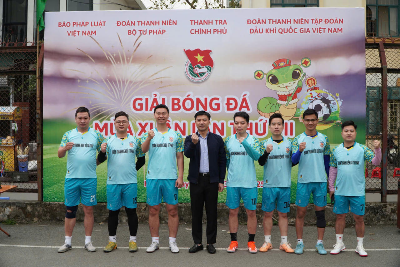 Báo Pháp luật Việt Nam vô địch Giải bóng đá 'Mùa xuân năm 2025'