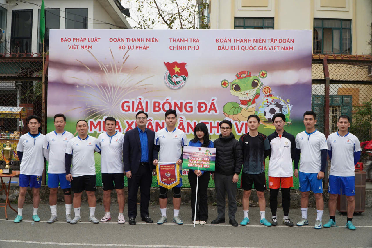 Báo Pháp luật Việt Nam vô địch Giải bóng đá 'Mùa xuân năm 2025'