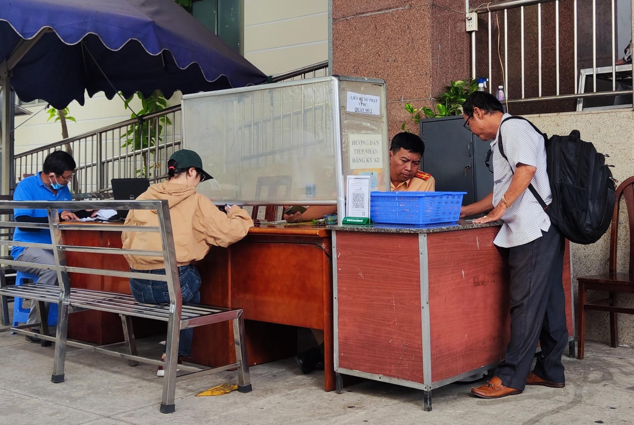 Ngày đầu TP HCM cấp, đổi giấy phép lái xe ở cấp xã: Thời gian hoàn thành rất nhanh, không xảy ra ùn ứ