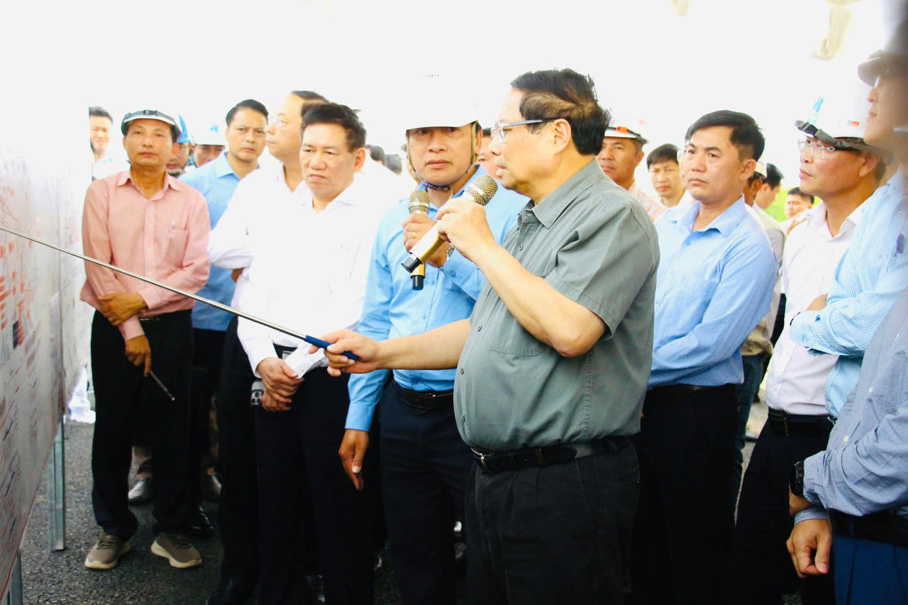 Thủ tướng Phạm Minh Chính kiểm tra tiến độ dự án cao tốc Biên Hòa - Vũng Tàu
