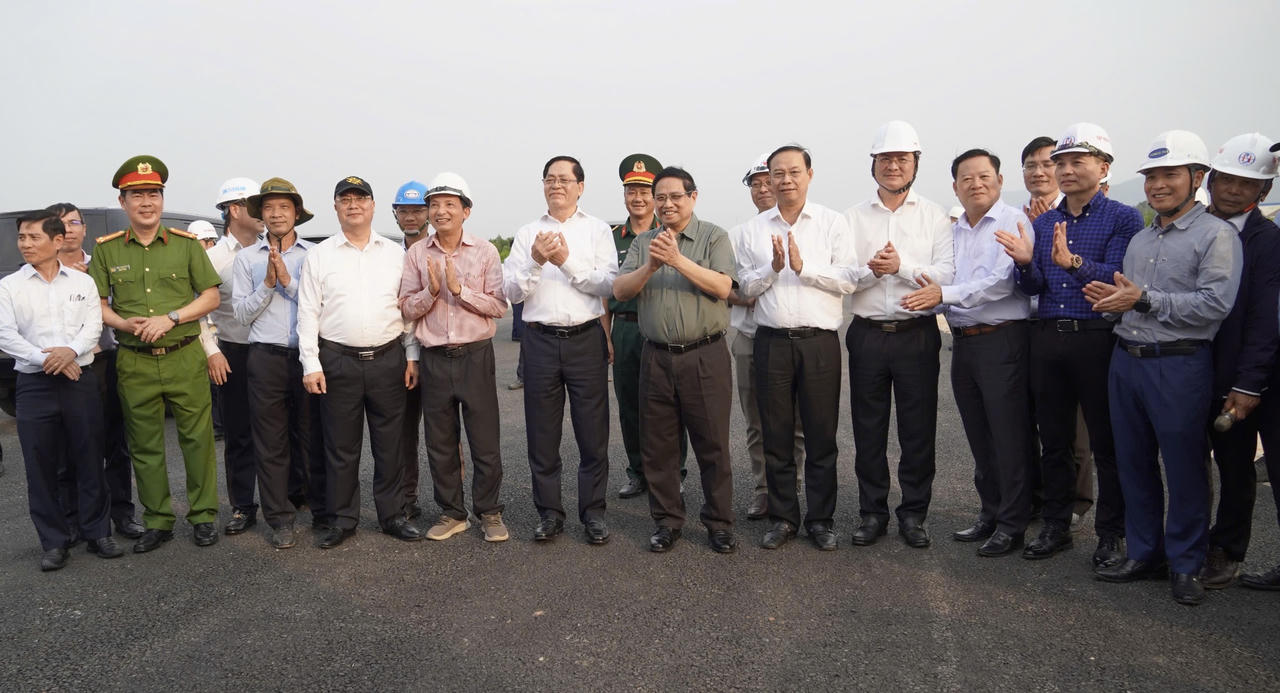 Thủ tướng Phạm Minh Chính kiểm tra tiến độ dự án cao tốc Biên Hòa - Vũng Tàu