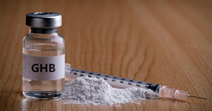 Dùng 'nước biển' pha với rượu, 1 cô gái và 1 chàng trai nhập viện