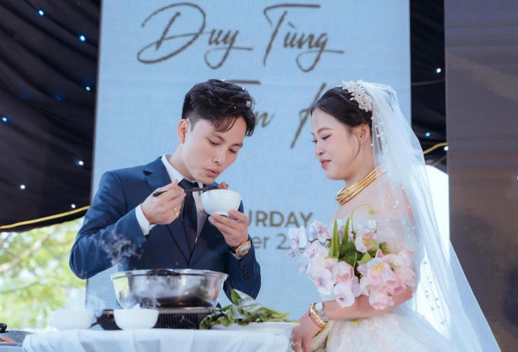 Nghi thức hợp hôn độc đáo của giới trẻ thời nay