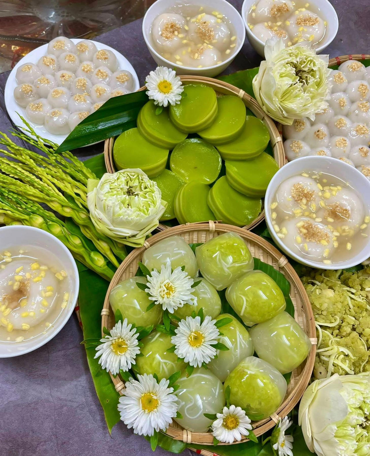 Tràn ngập sắc màu trên mâm bánh trôi ngày Tết Hàn Thực