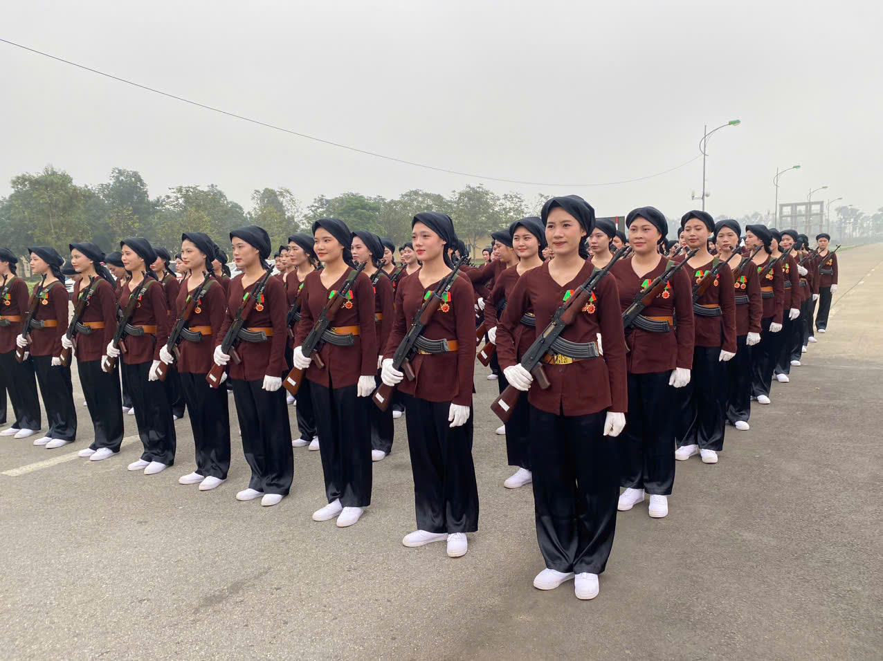 Những 'bông hồng thép' trong lực lượng diễu binh, diễu hành