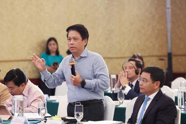 Xây dựng Trung tâm tài chính ở Việt Nam: Chính sách giao dịch ngoại tệ phải dễ dàng