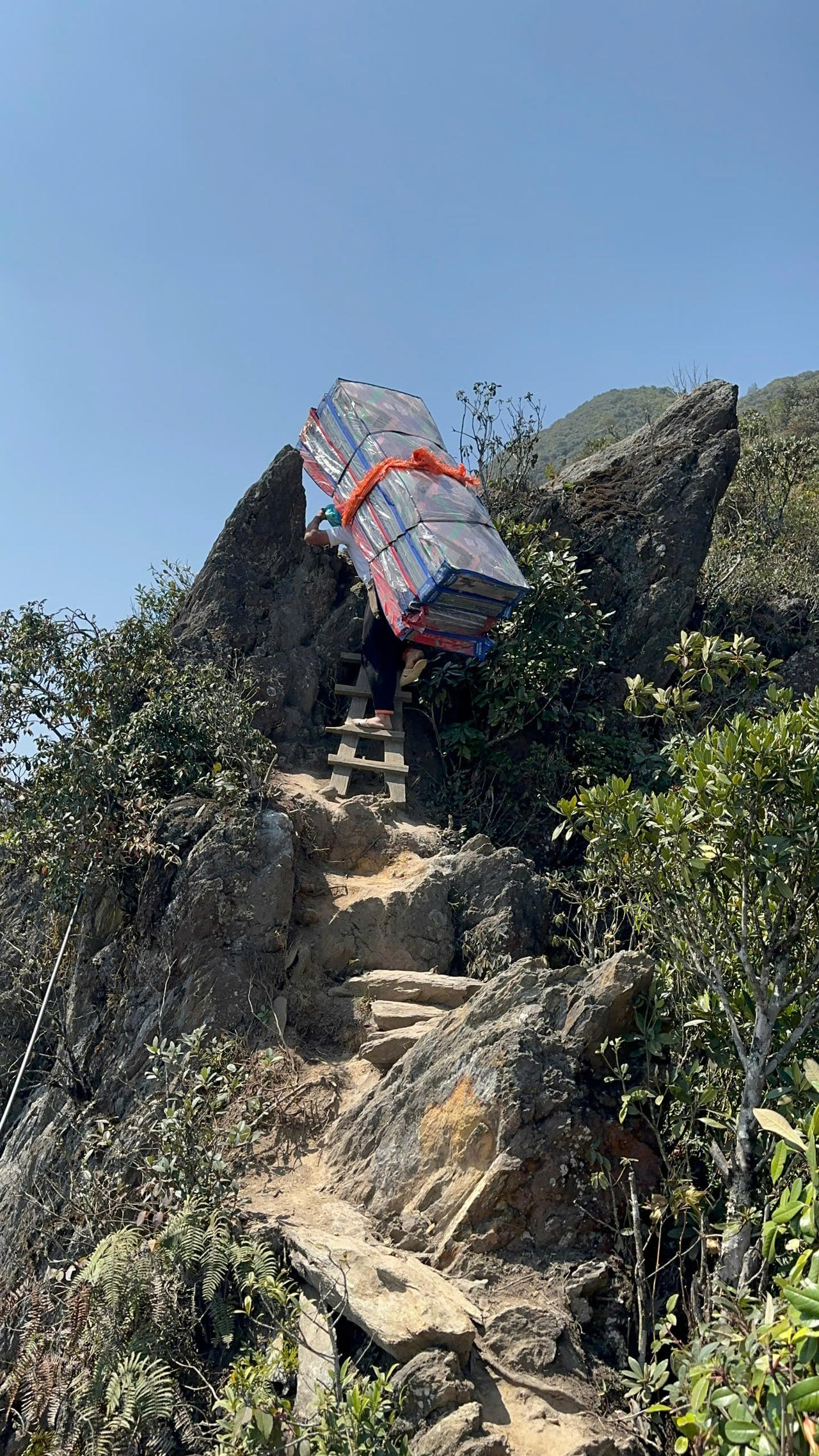 Hoàn thành công tác tiền trạm cho giải leo núi 'Bước chân trên mây' lần II - Chinh phục đỉnh Tà Xùa