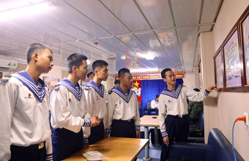 Trường Sa tha thiết, thiêng liêng - Bài 1: “Kình ngư” trắng trên biển Đông lộng gió