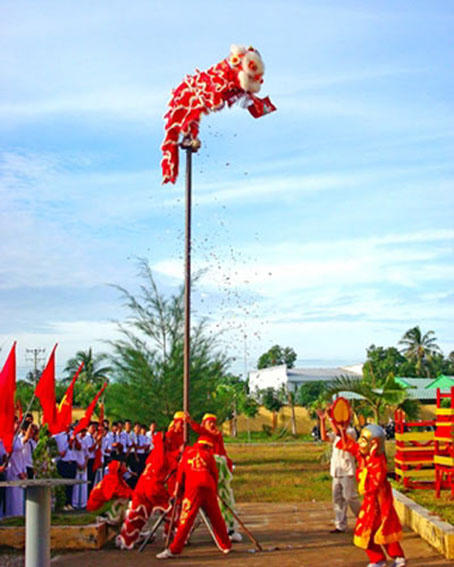 Rộn ràng nhịp trống lân sư rồng