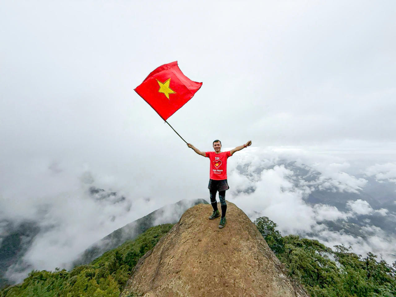 Mãn nhãn trong chuyến "săn mây" thành công của 100 nhà báo chinh phục đỉnh Tà Xùa