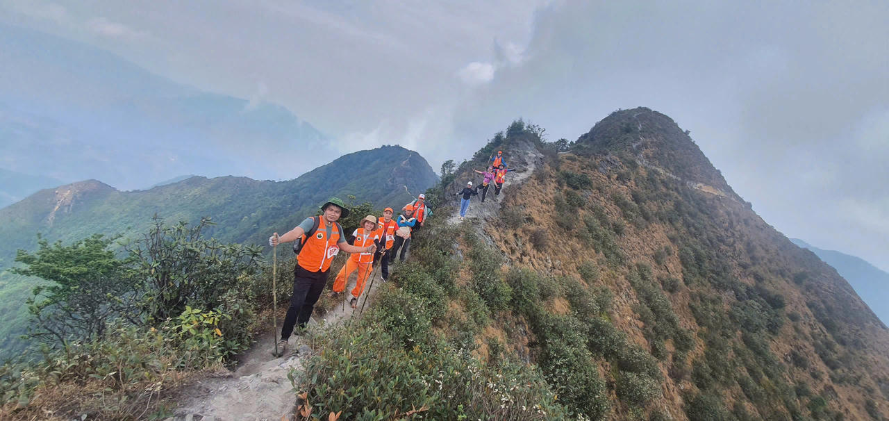 Mãn nhãn trong chuyến "săn mây" thành công của 100 nhà báo chinh phục đỉnh Tà Xùa