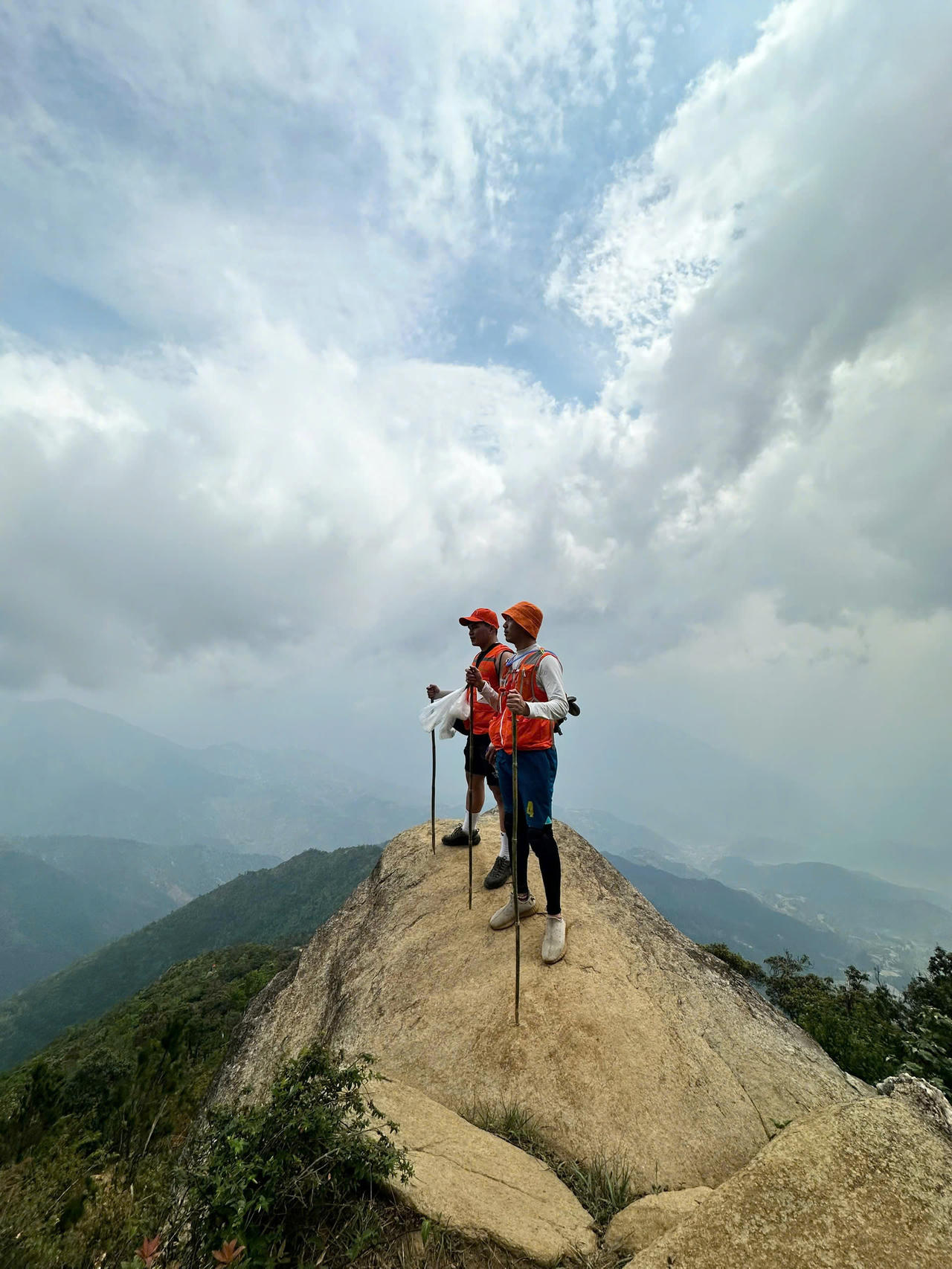 Mãn nhãn trong chuyến "săn mây" thành công của 100 nhà báo chinh phục đỉnh Tà Xùa
