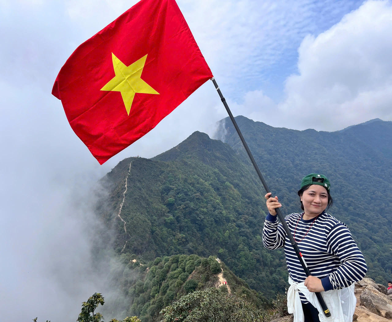 Mãn nhãn trong chuyến "săn mây" thành công của 100 nhà báo chinh phục đỉnh Tà Xùa