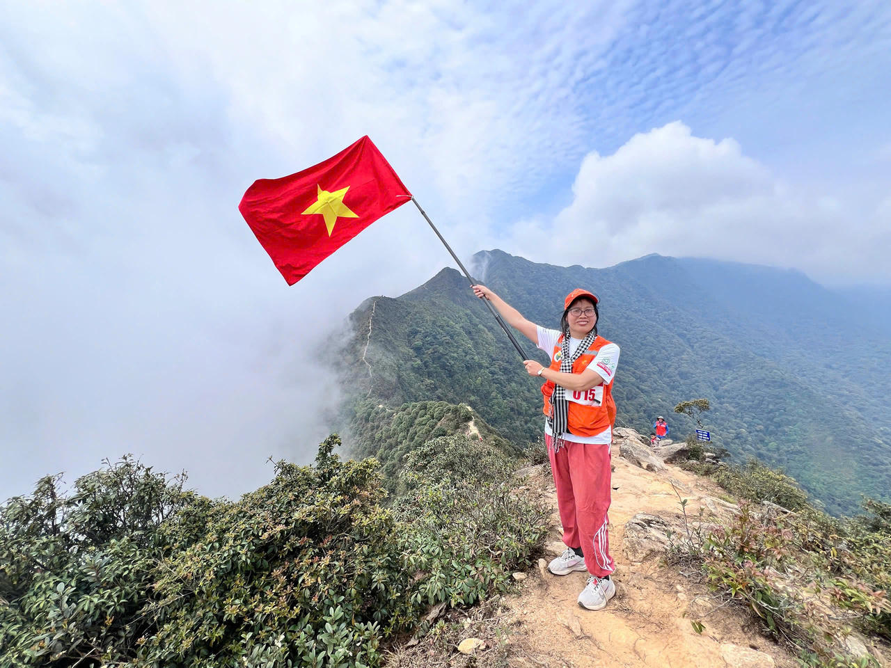 Mãn nhãn trong chuyến "săn mây" thành công của 100 nhà báo chinh phục đỉnh Tà Xùa