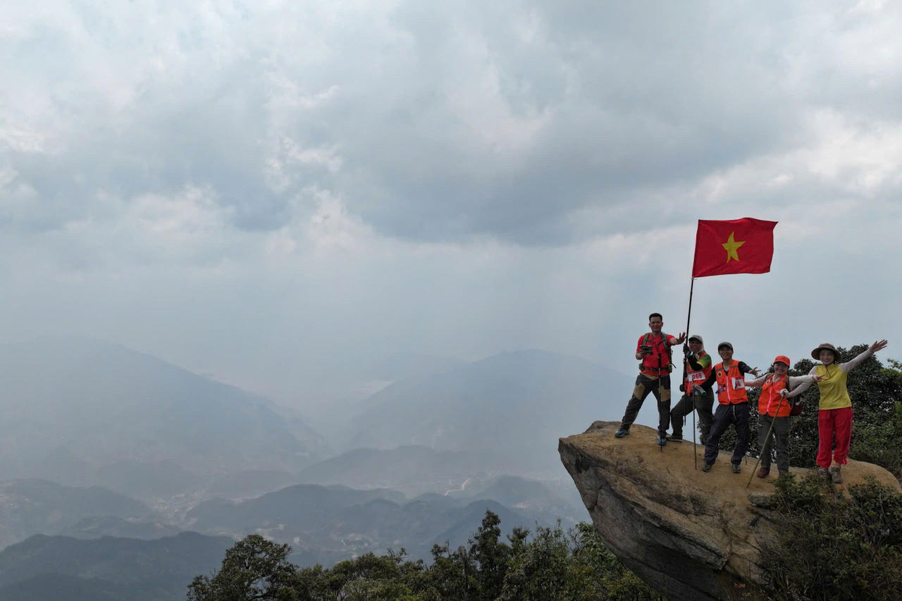 Mãn nhãn trong chuyến "săn mây" thành công của 100 nhà báo chinh phục đỉnh Tà Xùa