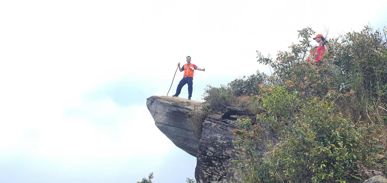 Mãn nhãn trong chuyến "săn mây" thành công của 100 nhà báo chinh phục đỉnh Tà Xùa