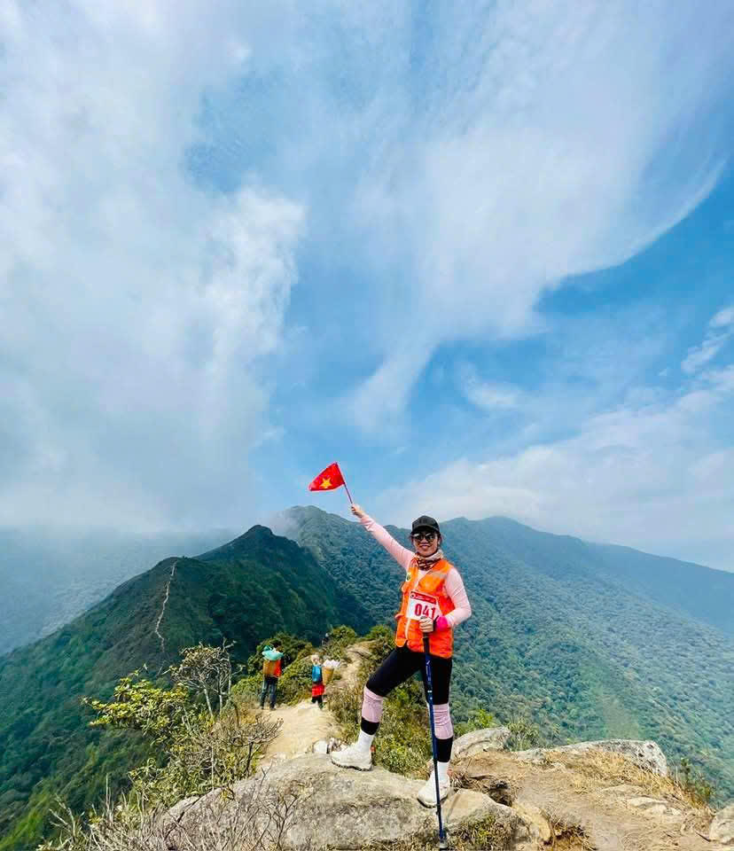 Mãn nhãn trong chuyến "săn mây" thành công của 100 nhà báo chinh phục đỉnh Tà Xùa