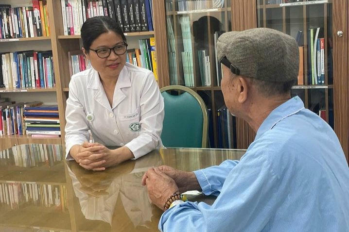 Chuyên gia Bệnh viện Bạch Mai: 90% ung thư phổi xuất phát từ thói quen này của đàn ông Việt