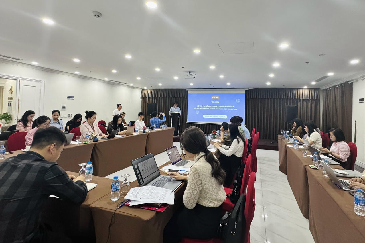 Thảo luận về tác động của việc tăng thuế thuốc lá tới sức khỏe người dân