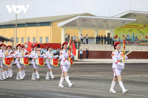 Spunik: Khí thế tháng Tư lịch sử lan tỏa khắp phố phường