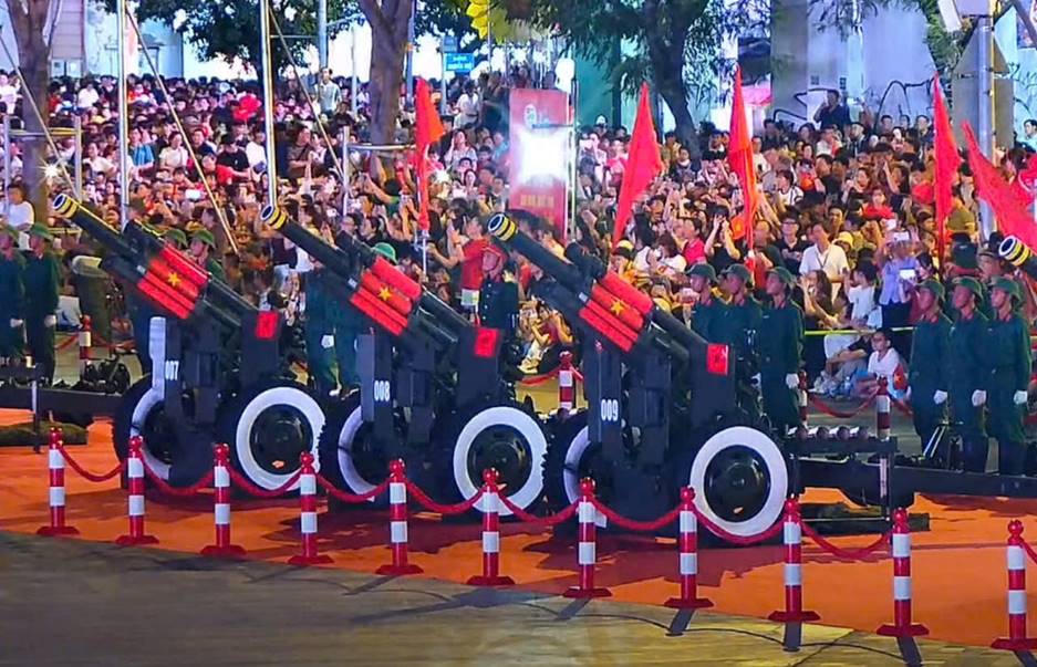 Không khí hào hùng nhắc nhớ những ngày tháng 4 lịch sử ở TP HCM