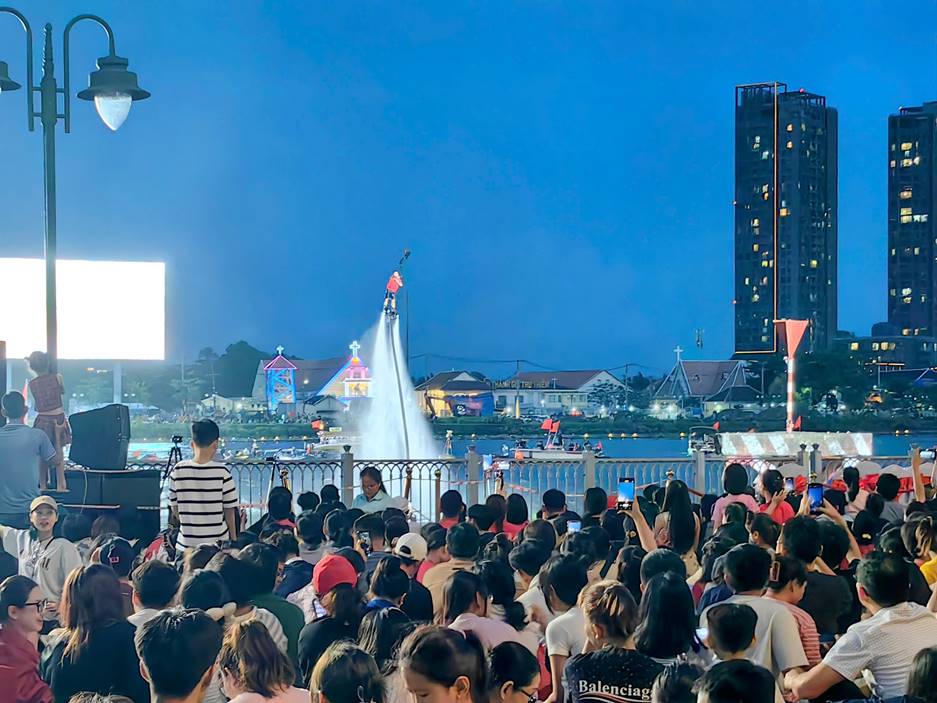 Không khí hào hùng nhắc nhớ những ngày tháng 4 lịch sử ở TP HCM