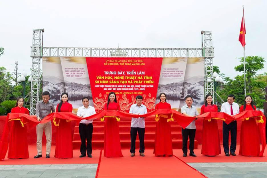 Sôi nổi các hoạt động chào mừng 50 năm thống nhất đất nước