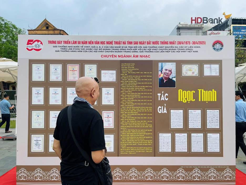 Sôi nổi các hoạt động chào mừng 50 năm thống nhất đất nước