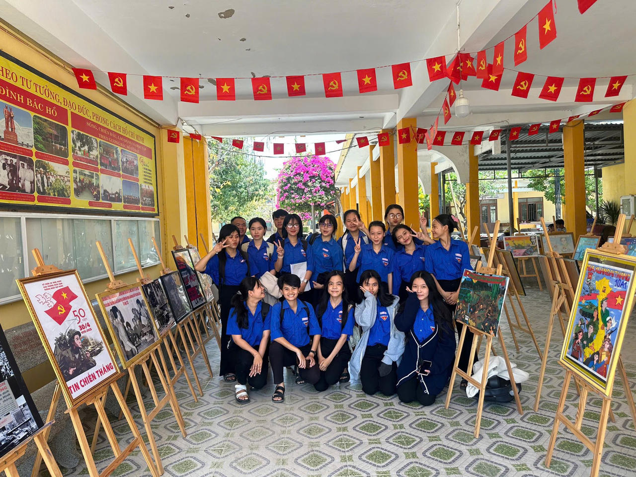 Sôi nổi hoạt động kỷ niệm ngày 'Thống nhất non sông' trong trường học