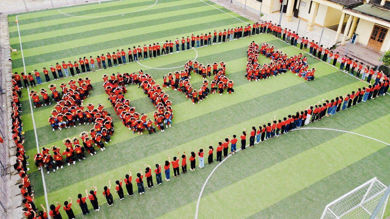 Sôi nổi hoạt động kỷ niệm ngày 'Thống nhất non sông' trong trường học