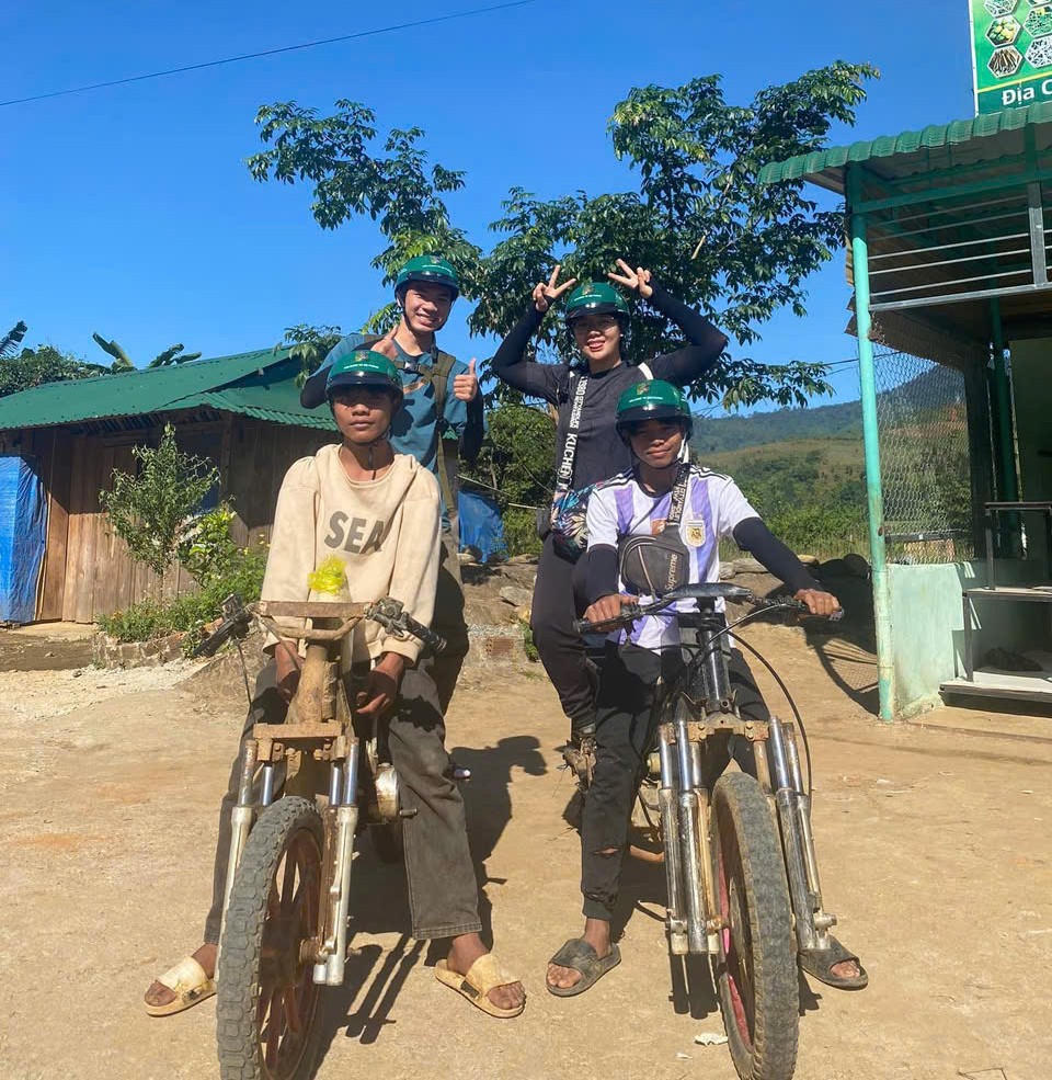 Cô gái trẻ giúp bà con Xơ Đăng phát triển du lịch 