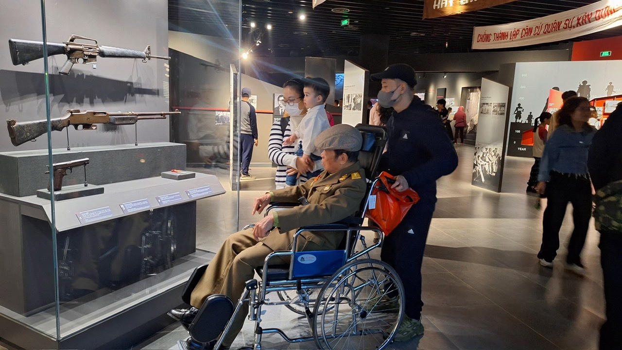 Trào dâng ký ức hào hùng, niềm tự hào dân tộc khi trải nghiệm những 'địa chỉ đỏ'