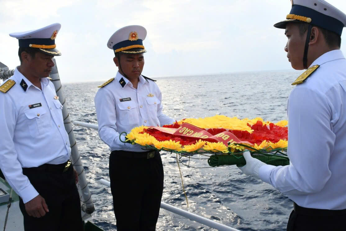 Nhật ký hải trình đến Trường Sa, “trái tim” đất liền giữa biển khơi