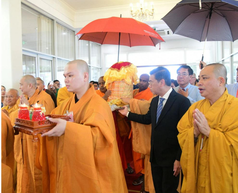 Trang nghiêm lễ cung thỉnh xá lợi Đức Phật từ núi Bà Đen về Hà Nội 