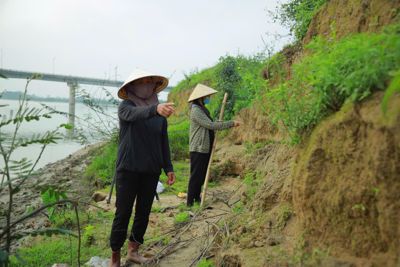 Người dân lo lắng về tình trạng sạt lở bờ sông Lam 