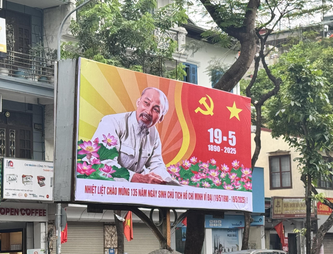 Hà Nội rực rỡ sắc màu kỷ niệm 135 năm ngày sinh nhật Bác 19/5