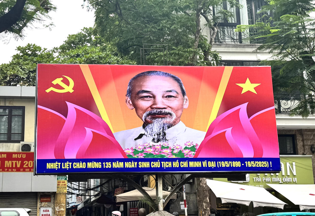 Hà Nội rực rỡ sắc màu kỷ niệm 135 năm ngày sinh nhật Bác 19/5