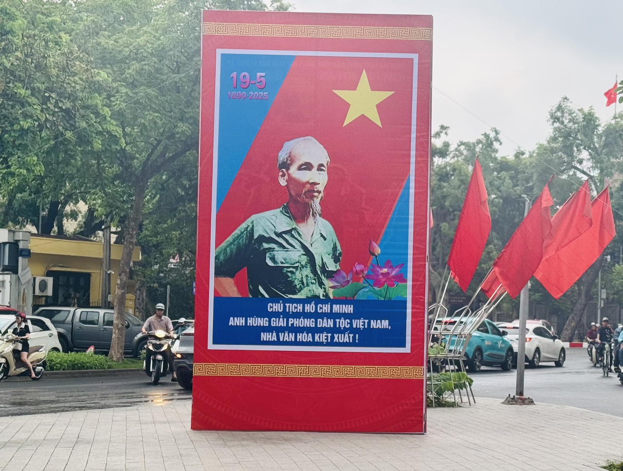 Hà Nội rực rỡ sắc màu kỷ niệm 135 năm ngày sinh nhật Bác 19/5