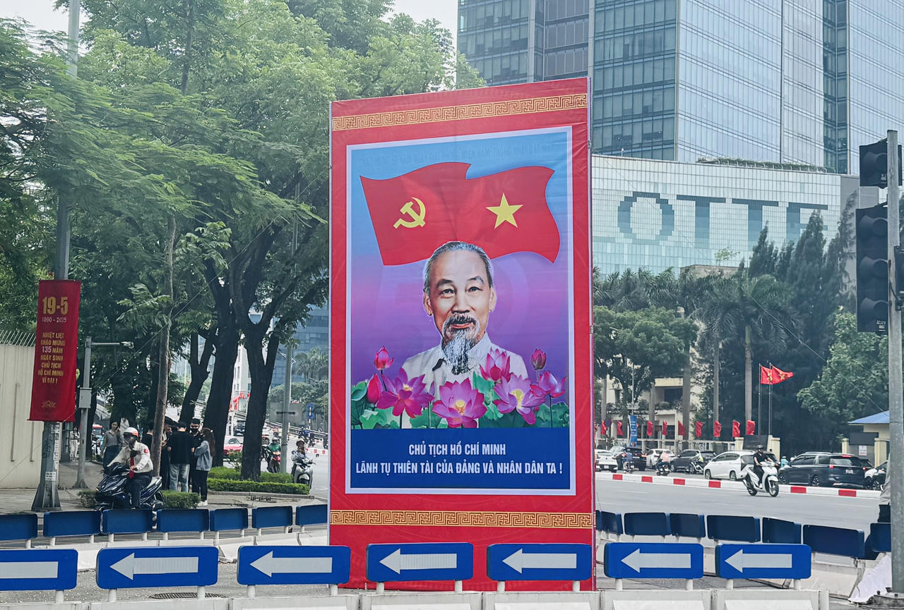 Hà Nội rực rỡ sắc màu kỷ niệm 135 năm ngày sinh nhật Bác 19/5