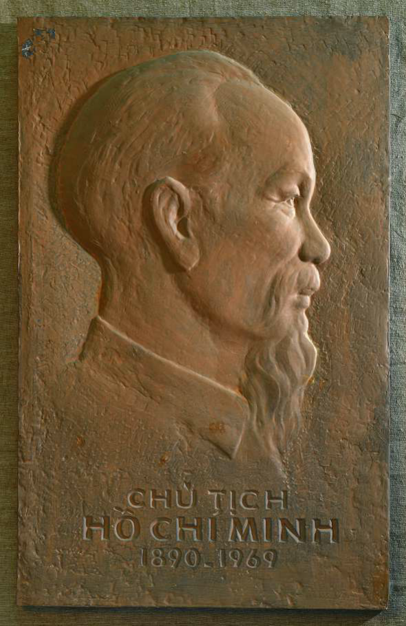 Chiêm ngưỡng những tác phẩm nghệ thuật đặc sắc về Chủ tịch Hồ Chí Minh