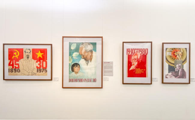 Chiêm ngưỡng những tác phẩm nghệ thuật đặc sắc về Chủ tịch Hồ Chí Minh